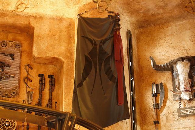 DOK-ONDAR DEN OF ANTIQUITIES: Tienda-museo para amantes de Star Wars - DISNEYLAND ~ STAR WARS: GALAXY'S EDGE, LA GUIA (23)