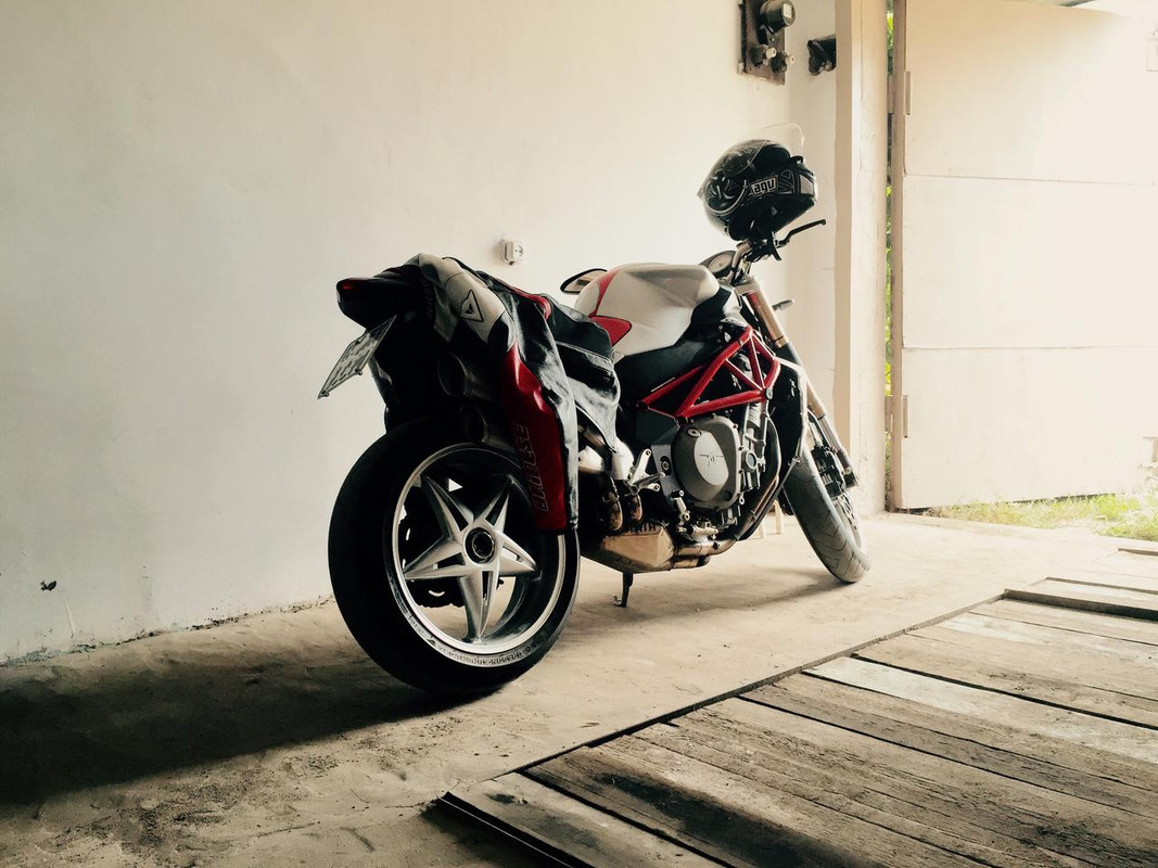 MV Agusta BRUTALE 910S