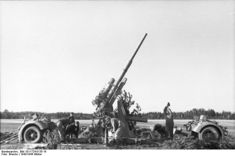 Instalación de una posición antiaérea Flak 88 en el norte de Rusia el 22 de diciembre de 1943