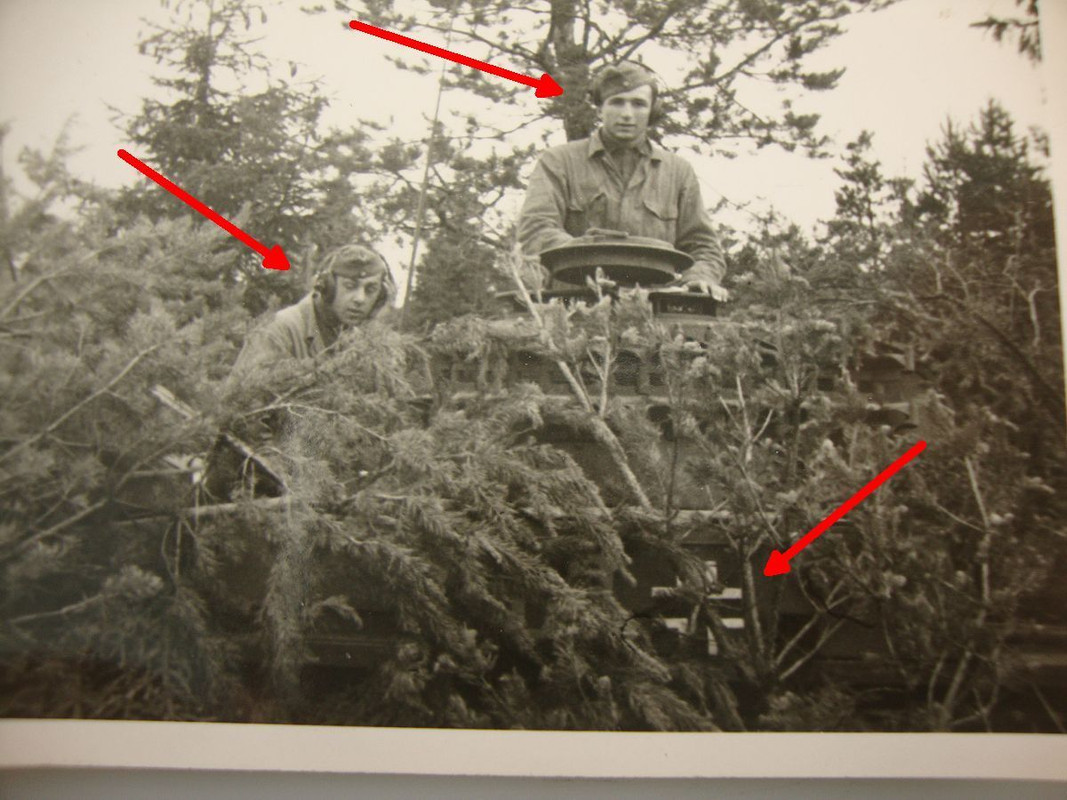 Foto-Stug-III-Sturmgeschuetz-3-mit-Besatzung-Zus