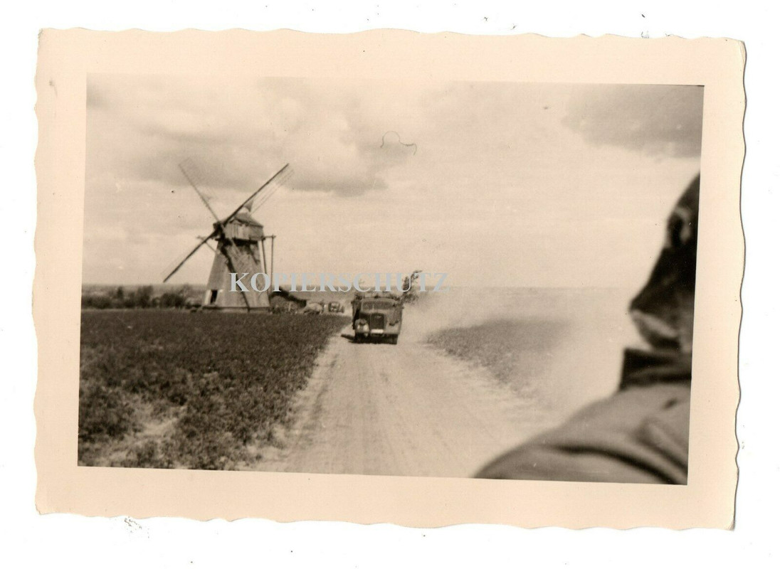 Russland 1941 Windmühle Wind mill Mühle Mill Vorm. SDkfz LKW Soldat