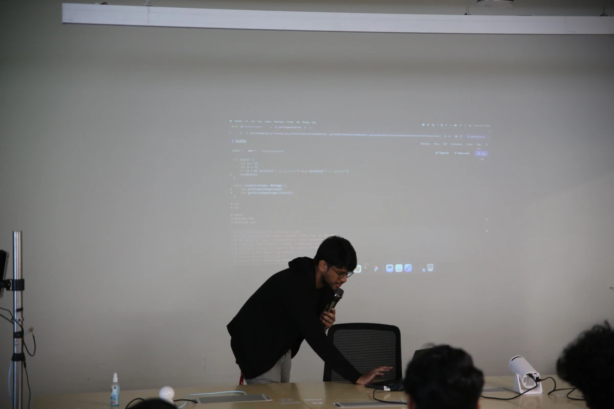 CodeOnJVM - Multi paradigms of kotlin - Speaker image 2