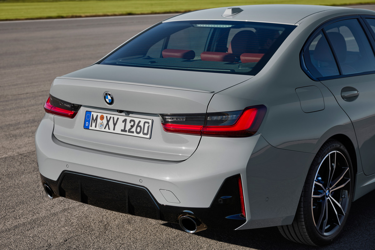 P90462537_highRes_the-new-bmw-3-series