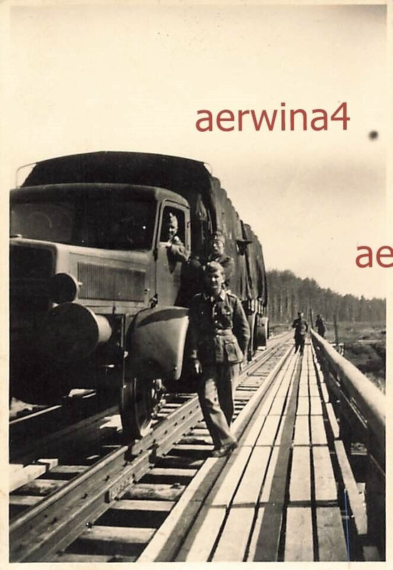 Schienen-Lastwagen Mercedes 4500 auf Behelfsbrücke Ostfront