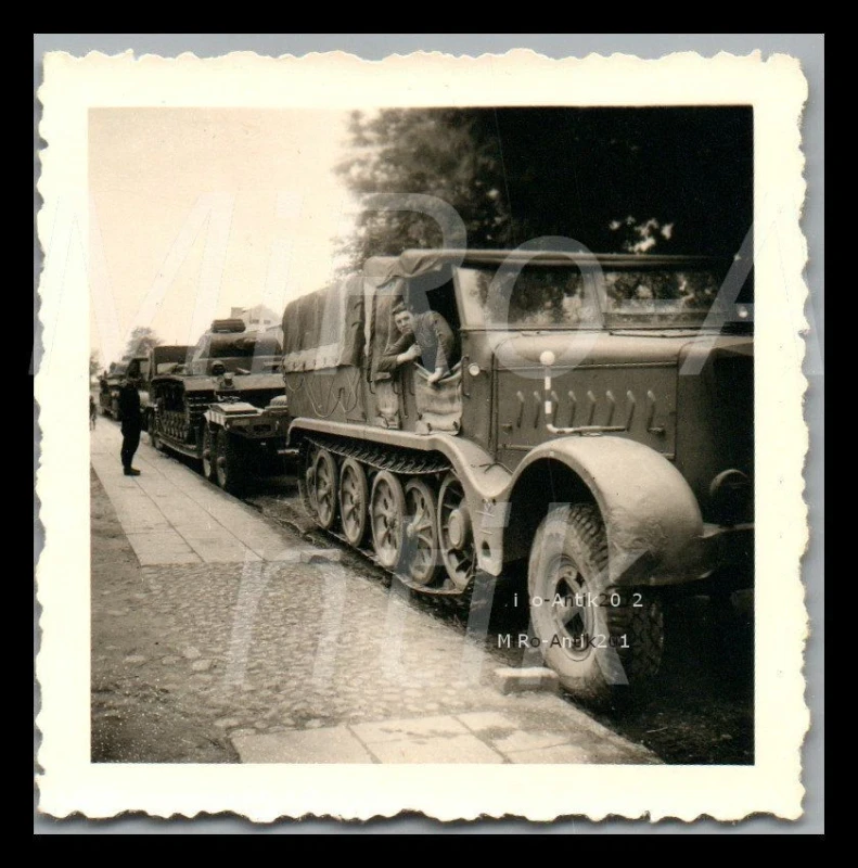 Foto WK2 Nachl Pz Kmd 2 Pz Rgt 7 Deblin POL Panzer auf Tieflader L324