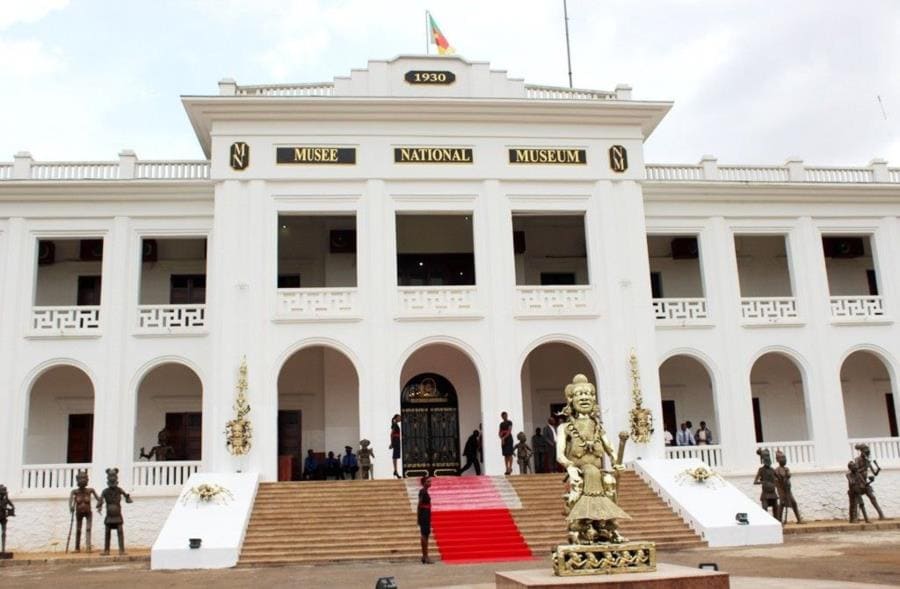 Национальный музей Камеруна (Musée National du Cameroun) Национальный музей Камеруна (Musée National du Cameroun)