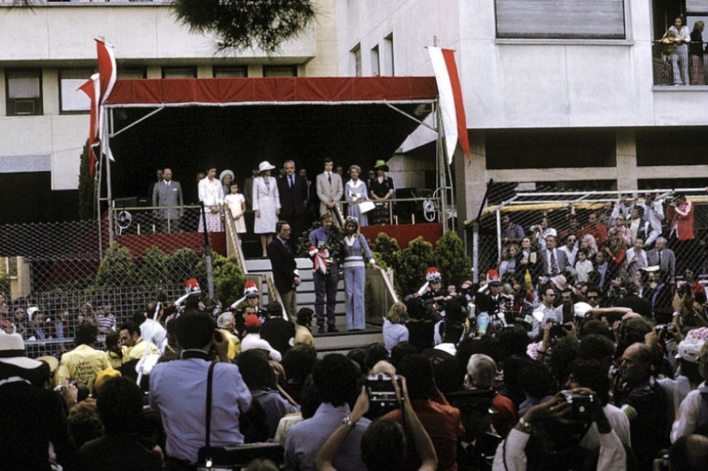 1974 мон подиум