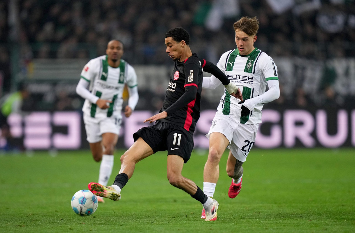 Monchengladbach vs Frankfurt, 23h30 ngày 27/09