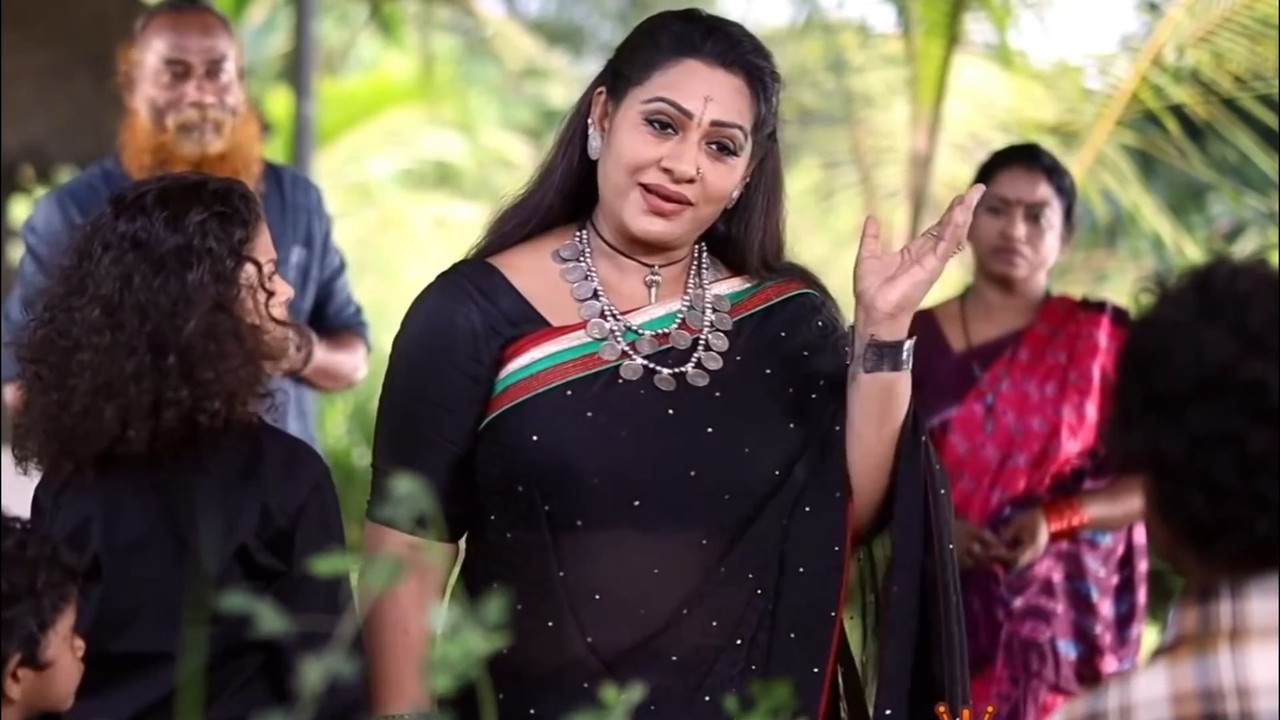 Beena Antony Rare Navel show.mkv_snapshot_00.20.771