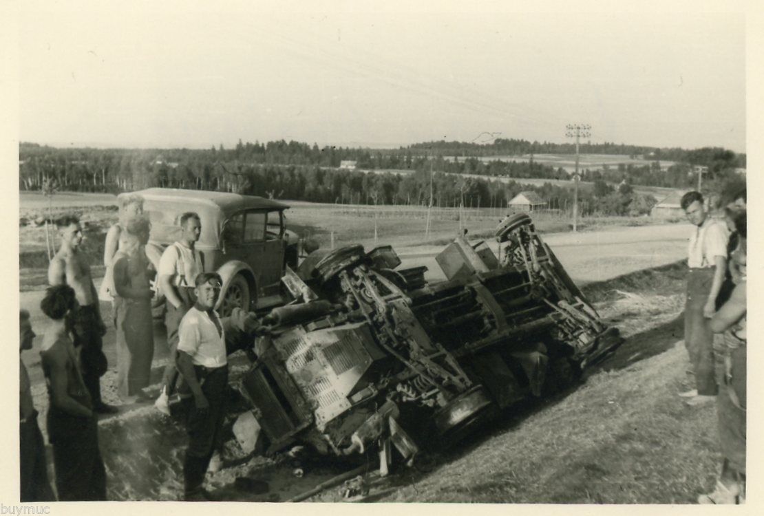 FOTO ZERSTÖRTER PANZER SPÄHWAGEN
