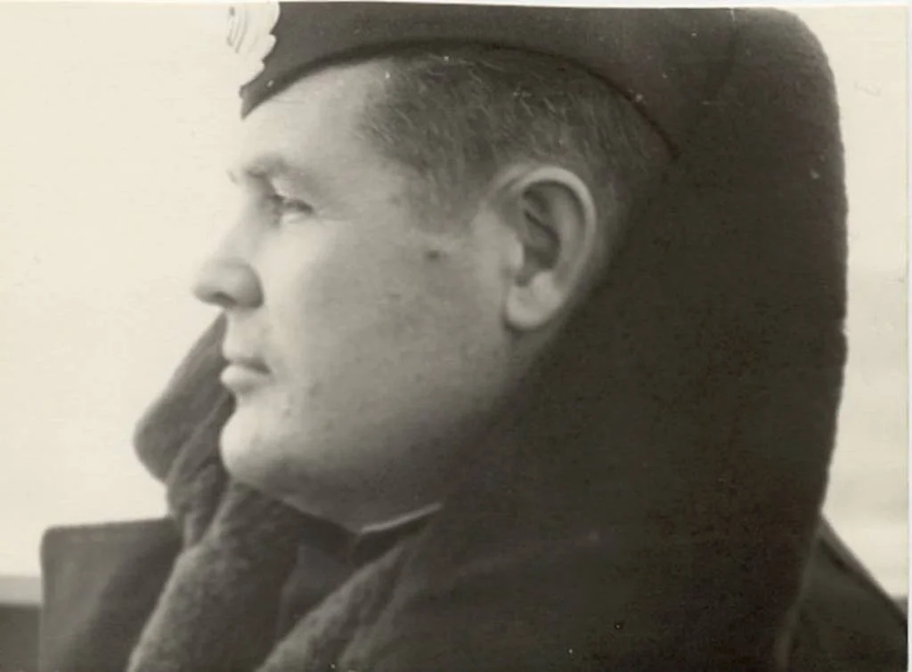 https://i.postimg.cc/fbzCy803/Otvazhnyi-30-08-1974-Last-commander-Vinnik-Ivan.webp