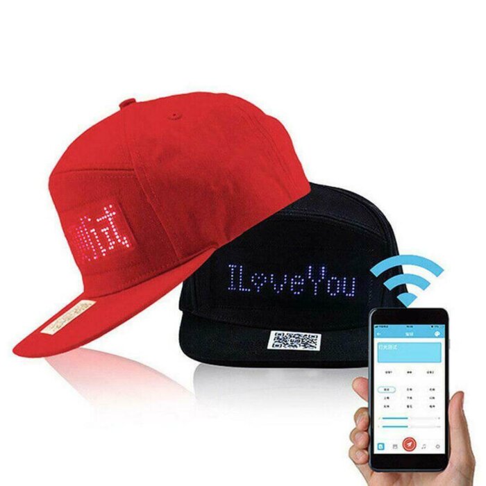 Gorra de algodón con pantalla LED mostrando mensaje personalizable