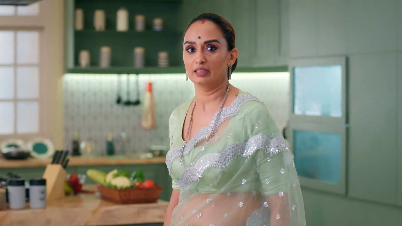 [Image: Gayathri-Soham-BIg-Deep-Navel-in-Transpa...20-550.jpg]