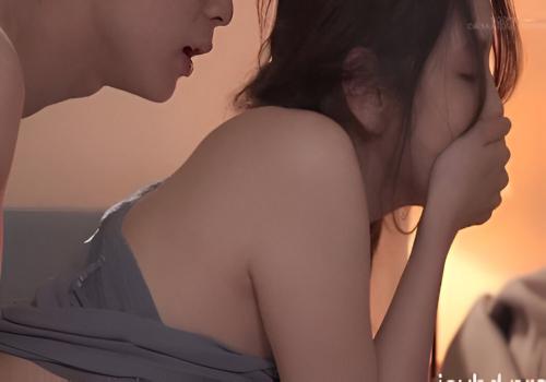 Em trai lén vào địt chị gái dù biết nhưng vẫn im cho nó địt