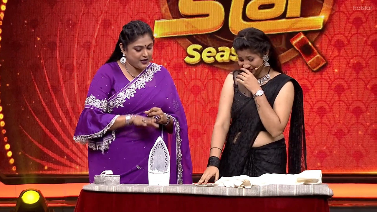 Hot Kannada Girl Open Big Navel show in Black Saree.mkv_snapshot_00.29.915