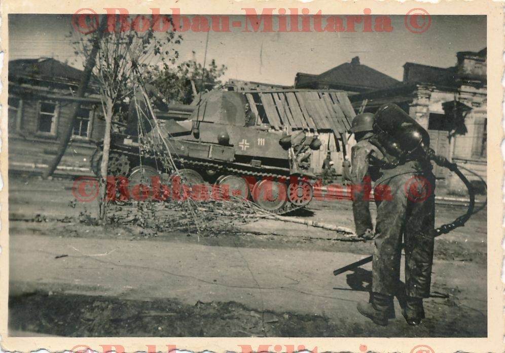 Panzerjäger Marder III SdKfz 139 7,62cm PAK Nummer 111 & Soldat 