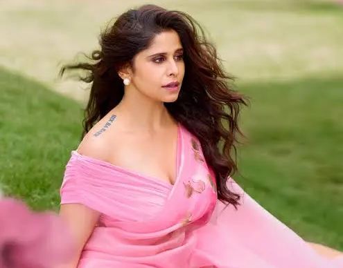 Sai Tamhankar hot marathi actress romantic kissing scene