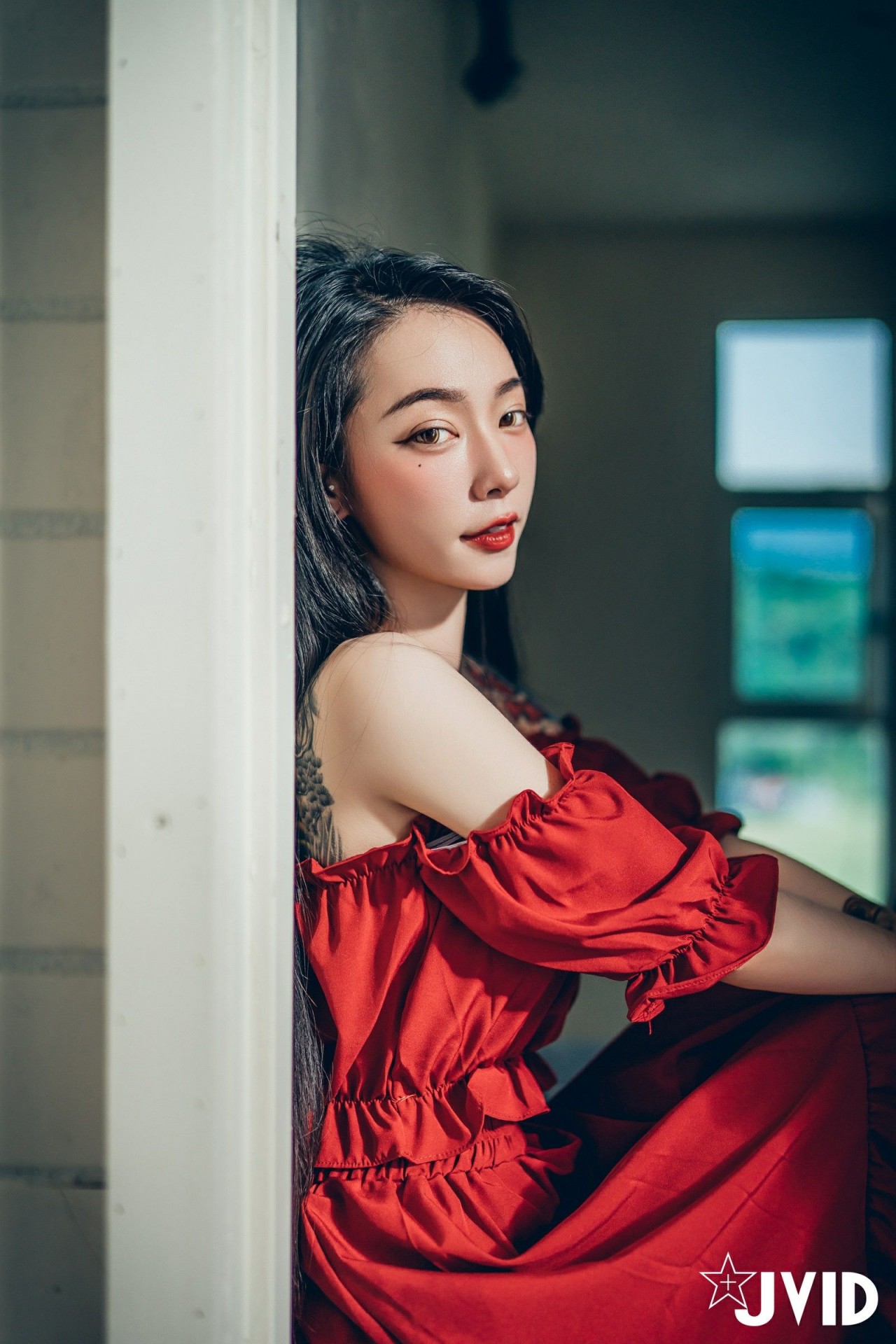 jvid 飄 飄《女神比基尼》美女写真，躺在浴缸场景，尽显性感姿态插图6