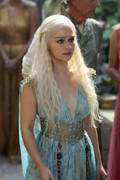 emilia-clarke-game-of-thrones-25