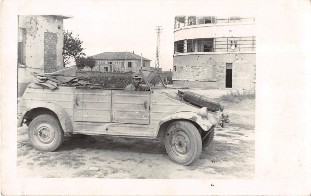 Afrikakorps Soldat VW - Kübelwagen bei Neapel It