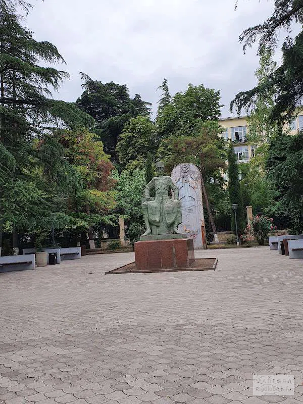 1-Pamyatnik-Konstantinu-G-max-1920x1080-format-webp-mwtmk-IA3nu87