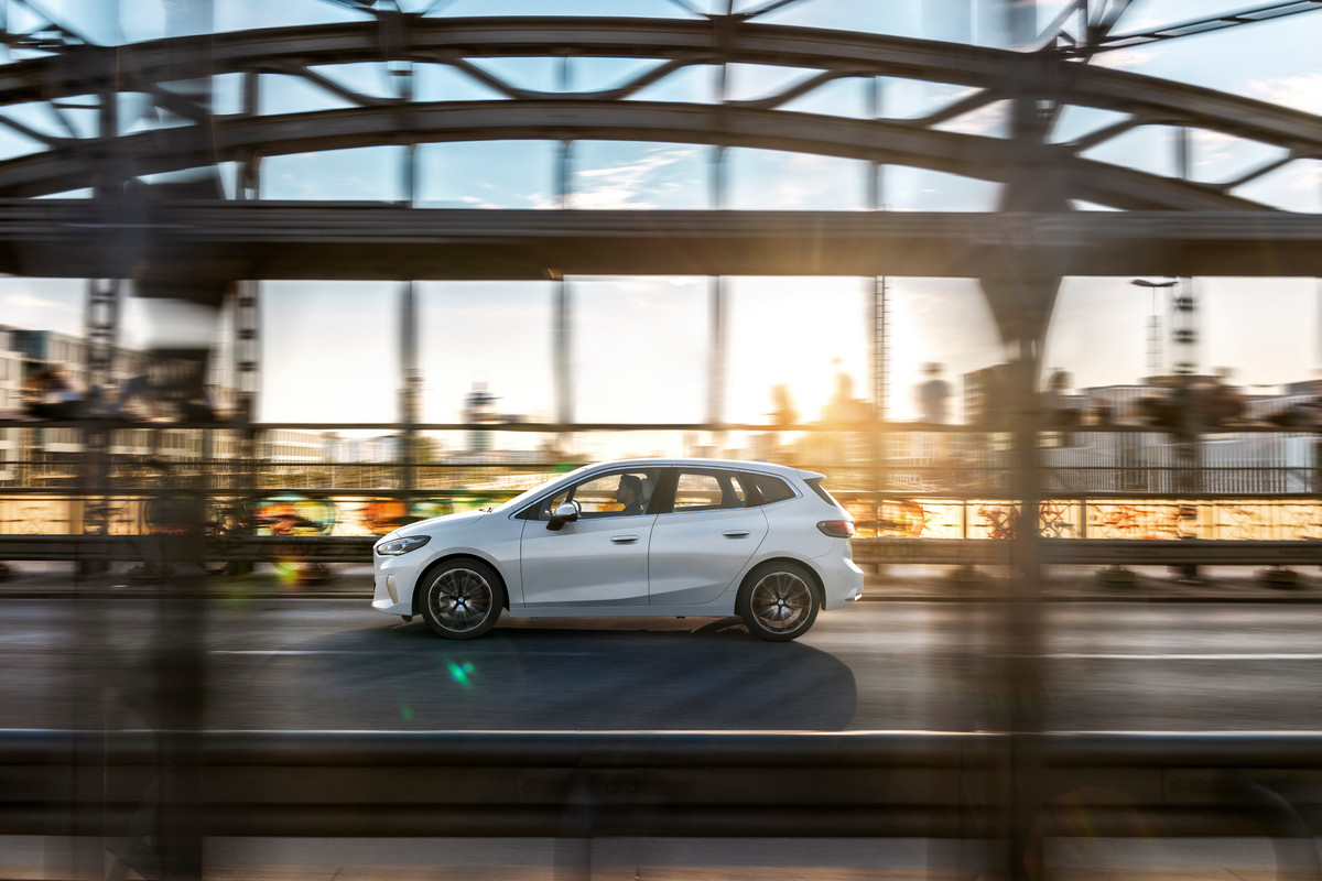 P90437725_highRes_the-all-new-bmw-223i