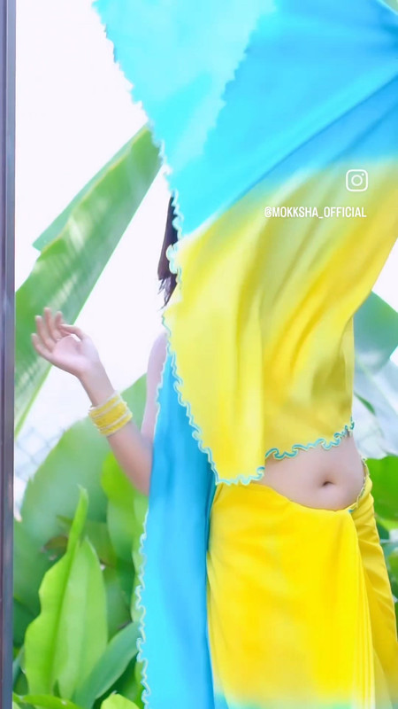 Moksha sexy navel in blue and green saree.mp4_snapshot_00.06.539