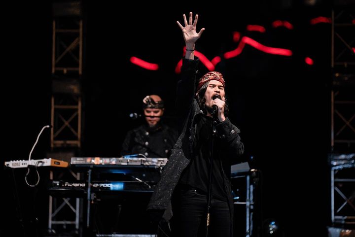 Harga tiket konser A Night At The Orchestra Dewa 19 di Solo yang akan diadakan pada 27 Mei mendatang. Saat ini tiket masih tersedia untuk beberapa kategori presale dan harga normal.