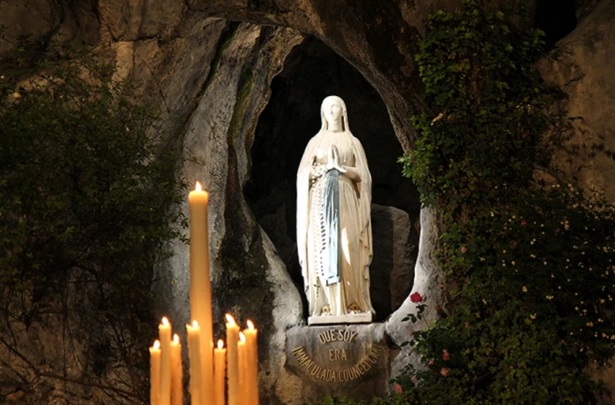 Il Primo Cero della Grotta dans Apparizioni mariane e santuari Lourdes