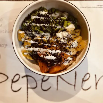 Poke salmone e ananas