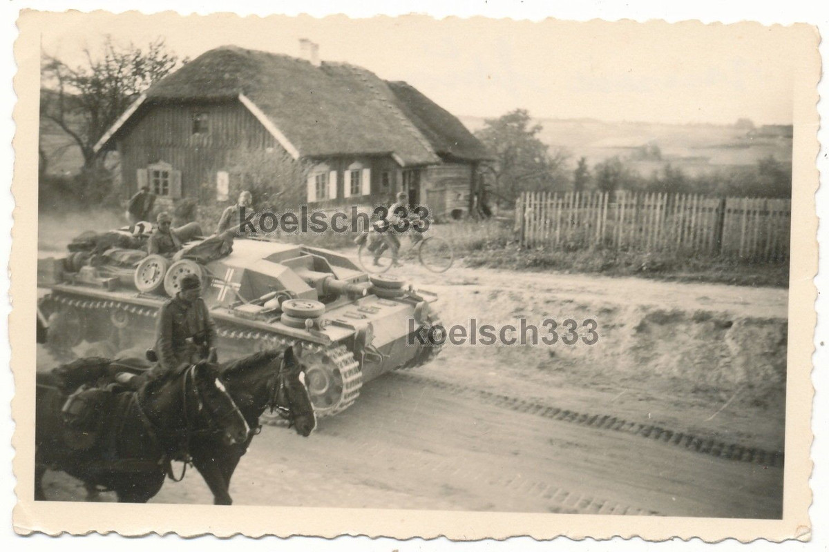 Foto Sturmgeschütz Panzer rollen an die Front