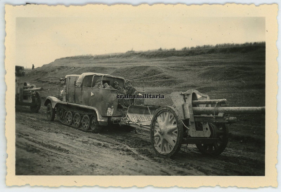 Orig. Foto ungarische Halbkette Artillerie Geschütz in Ukraine 1941 SdKfz Ungarn