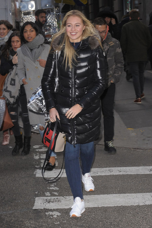 iskra-lawrence-out-in-new-york-12-15-2016_8