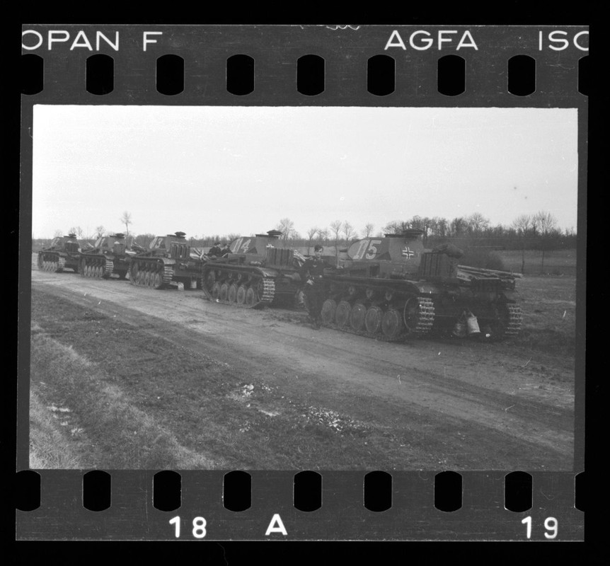 Soldaten mit Sturmgeschützen oder Panzer