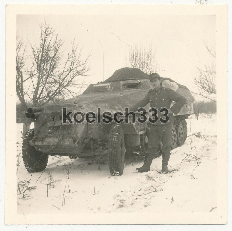 Foto Panzergrenadier am Schützenpanzer in Schlesien Endkampf Januar 1945 Sd.Kfz.