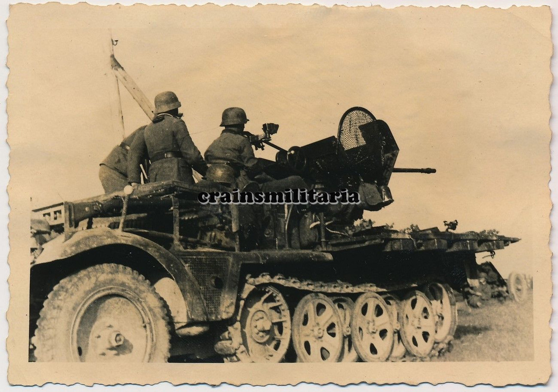Orig. Foto SdKfz 10-4 Halbkette m. 2 cm Flak Geschütz der 20.ID 