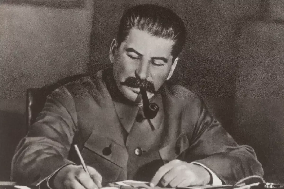 toi goulag,toi goulag, non toi je te garde pour plus tard, tiens tiens je t'avais pas deja envoyer toi aller hop. toi goulag,toi goulag, non toi je te garde pour plus tard, tiens tiens je t'avais pas deja envoyer toi aller hop.