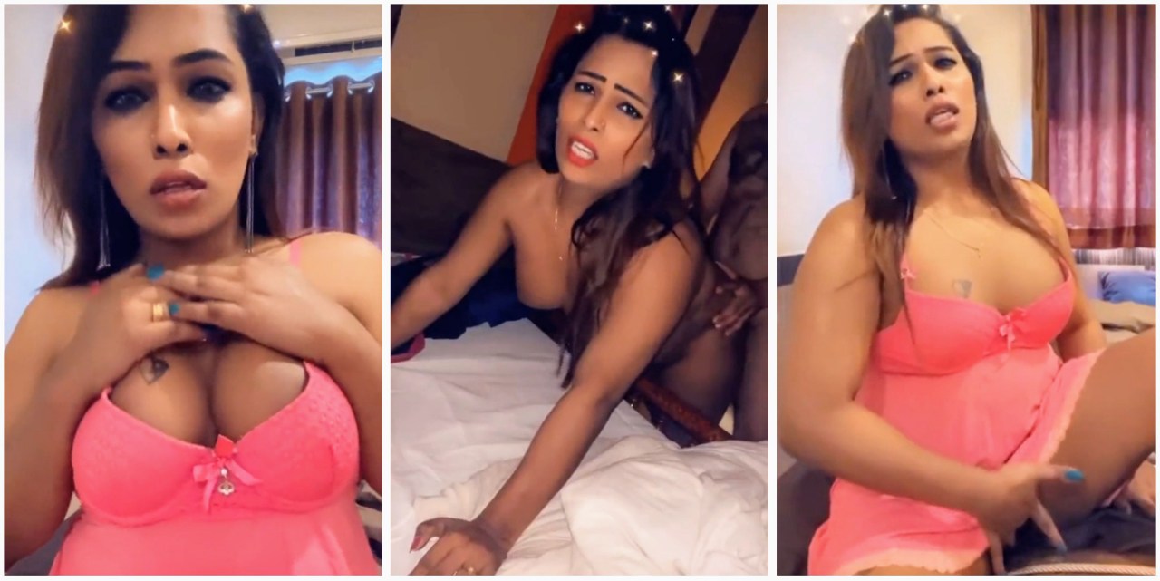 Horney desi bhabhi fingering flashing her pussy