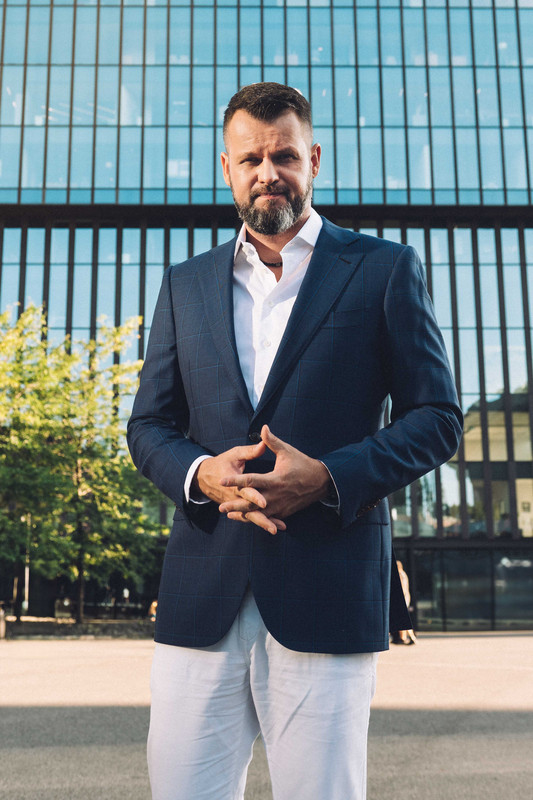 Jakub B. Bączek – trener biznesu i mówca