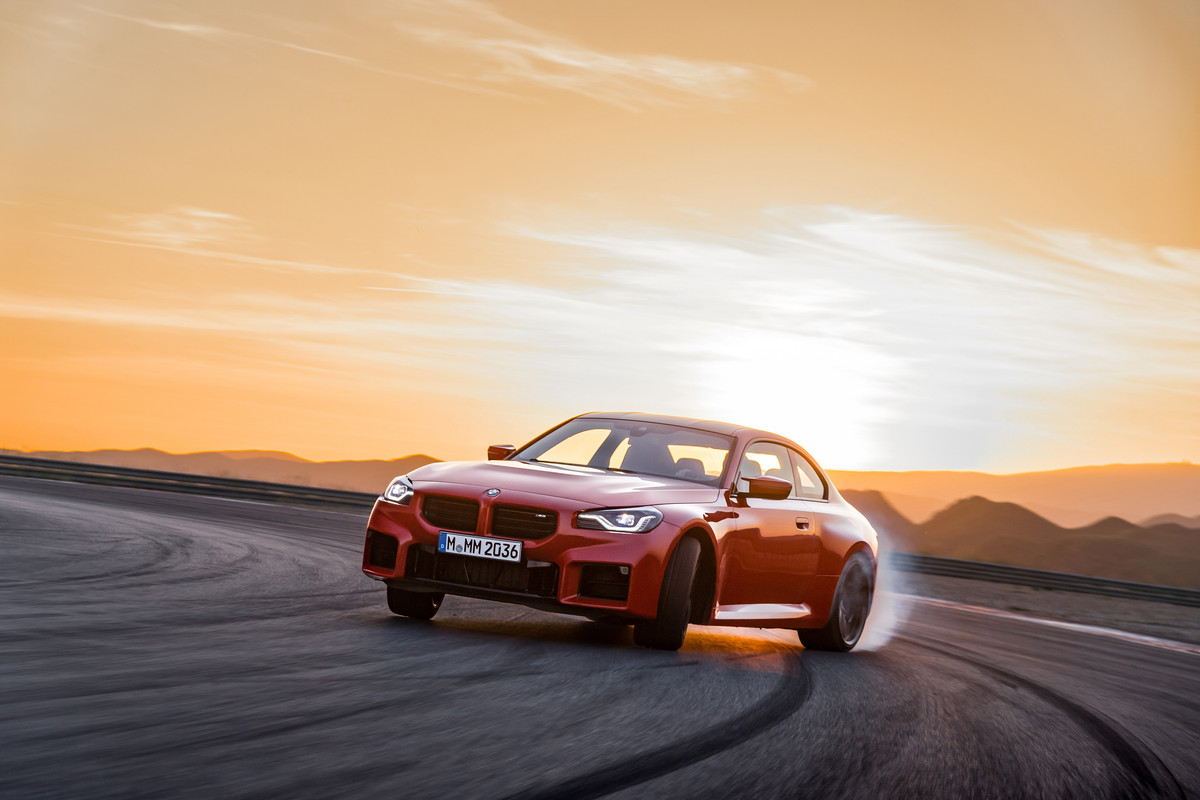 P90482740_highRes_the-all-new-bmw-m2-r