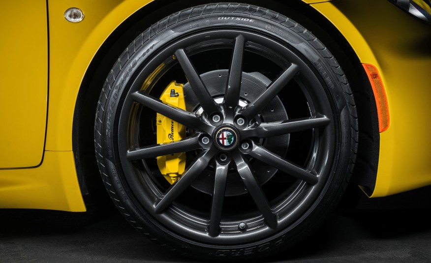 2015-Alfa-Romeo-4C-Spyder-135-876x535