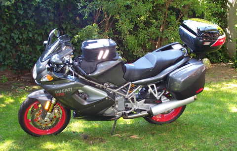 Givi E52 side view with panniers (1)