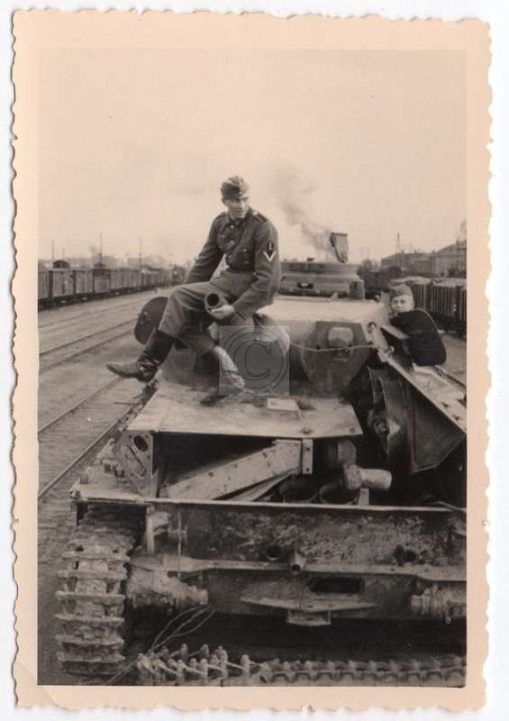 Panzer Tank Havarierte Panzer auf Zug verladen 2