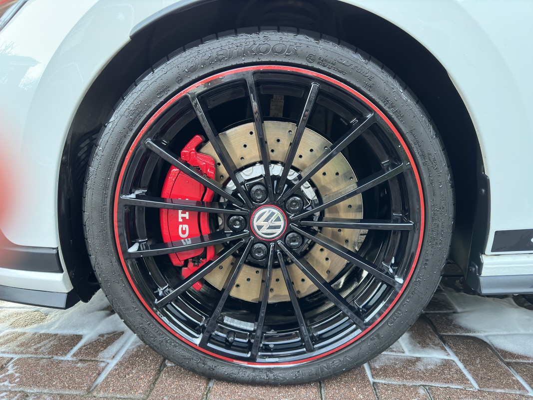 8C93D4ED-C06A-47CD-BDB8-C8B4A882C5FC