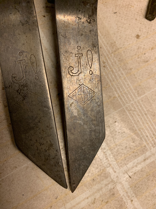 5681B98B-C042-4DED-8963-6BC403D58401