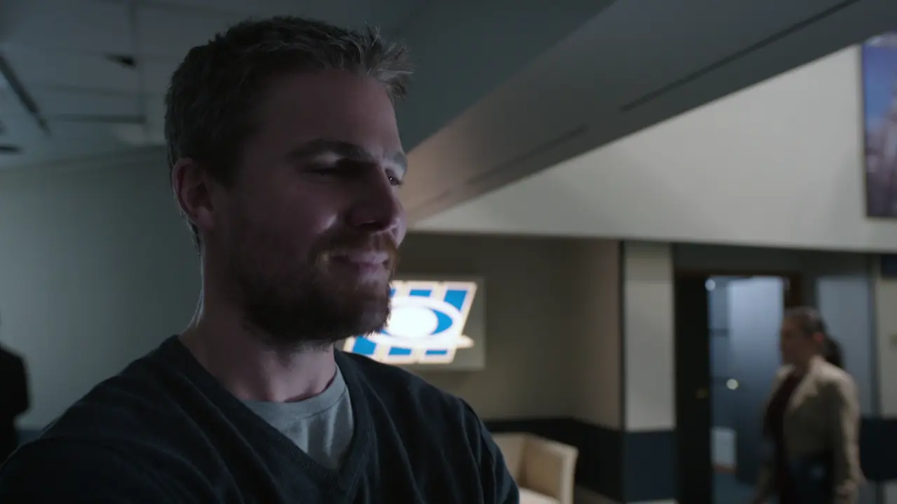 Arrow.S08E01.Starling.City.1080p.BDRip.Untouched.ITA.ENG.AC3.FLAC.x264-BlackBit[screenshot 6]