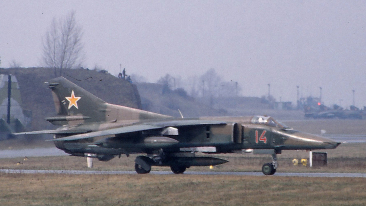 296 APIB Mig-27M 14 Red_83712545796 (2)