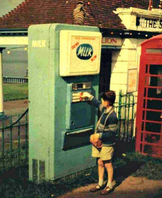 Vintagemilk-vending-machine-britain.jpg