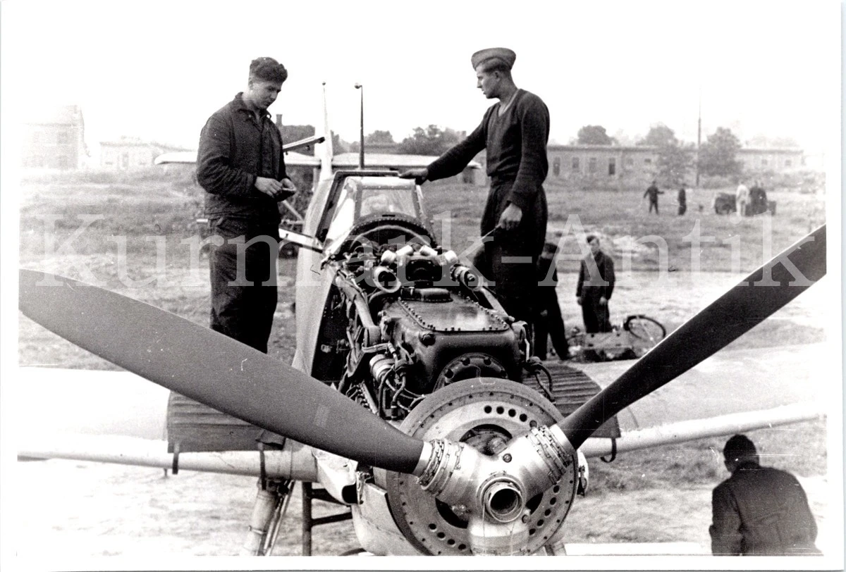 T573 Photo Wehrmacht Archive Repro Luftwaffe Aircraft Me109 JG26 INST Shipyard Engine