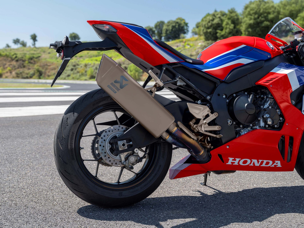 Спортбайк Honda CBR1000RR-R Fireblade 2022